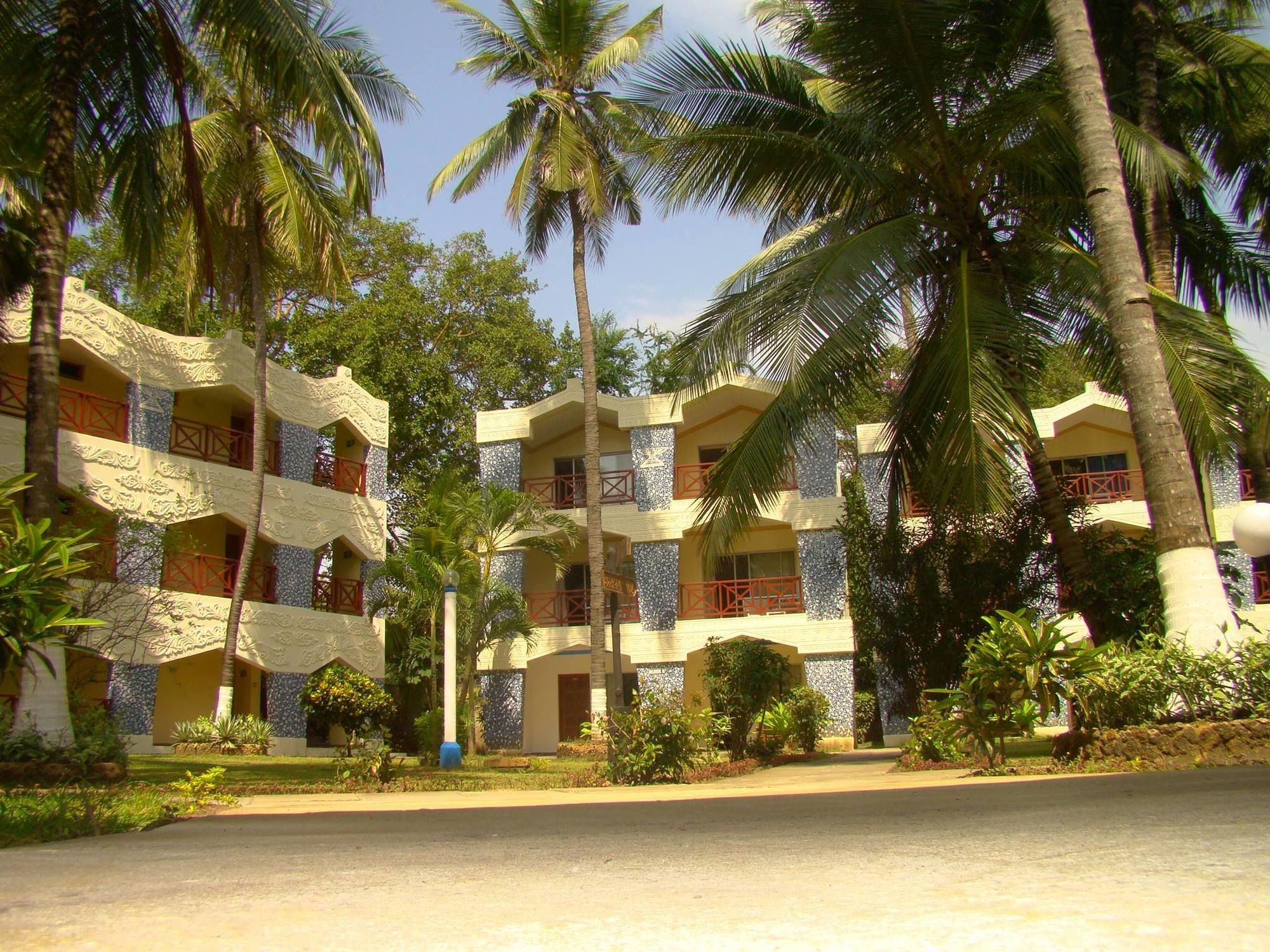 Sai Rock Beach Hotel & Spa Bamburi Exterior photo